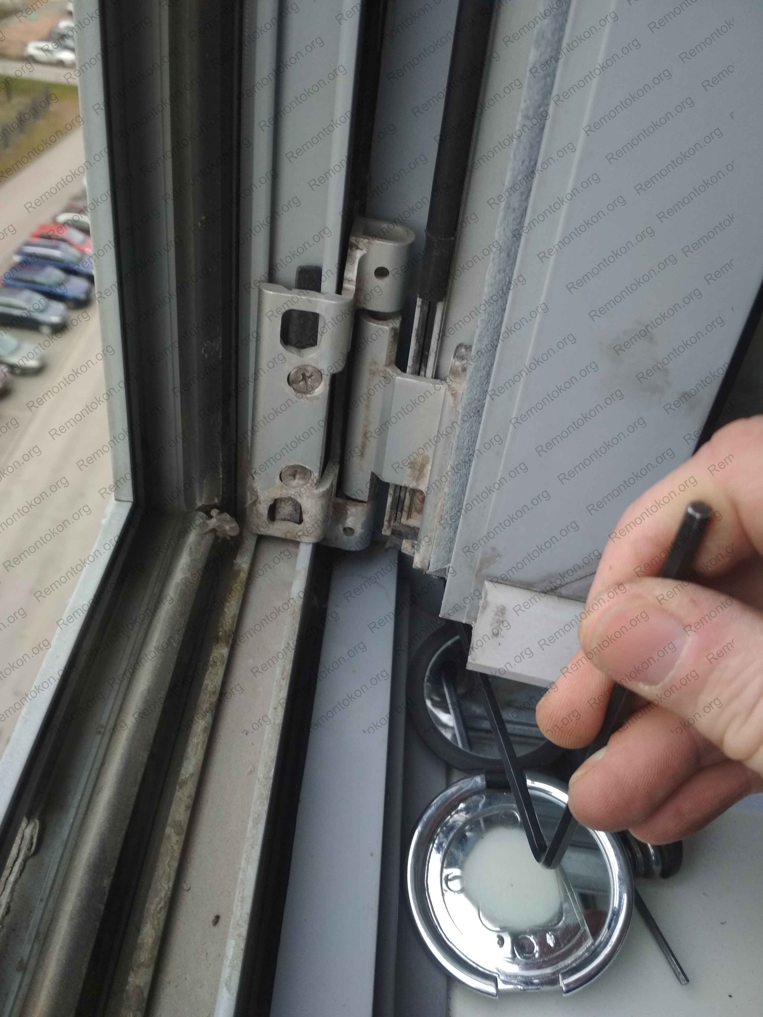 Замена уплотнителя в алюминиевых окнах